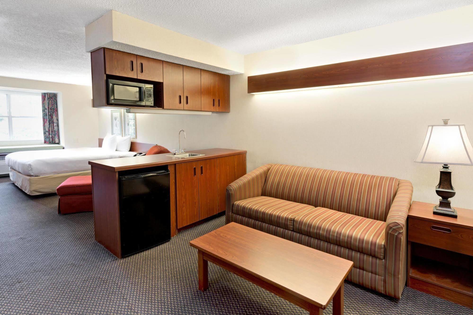 Microtel Inn & Suites By Wyndham Perimeter Center Sandy Springs Exterior photo