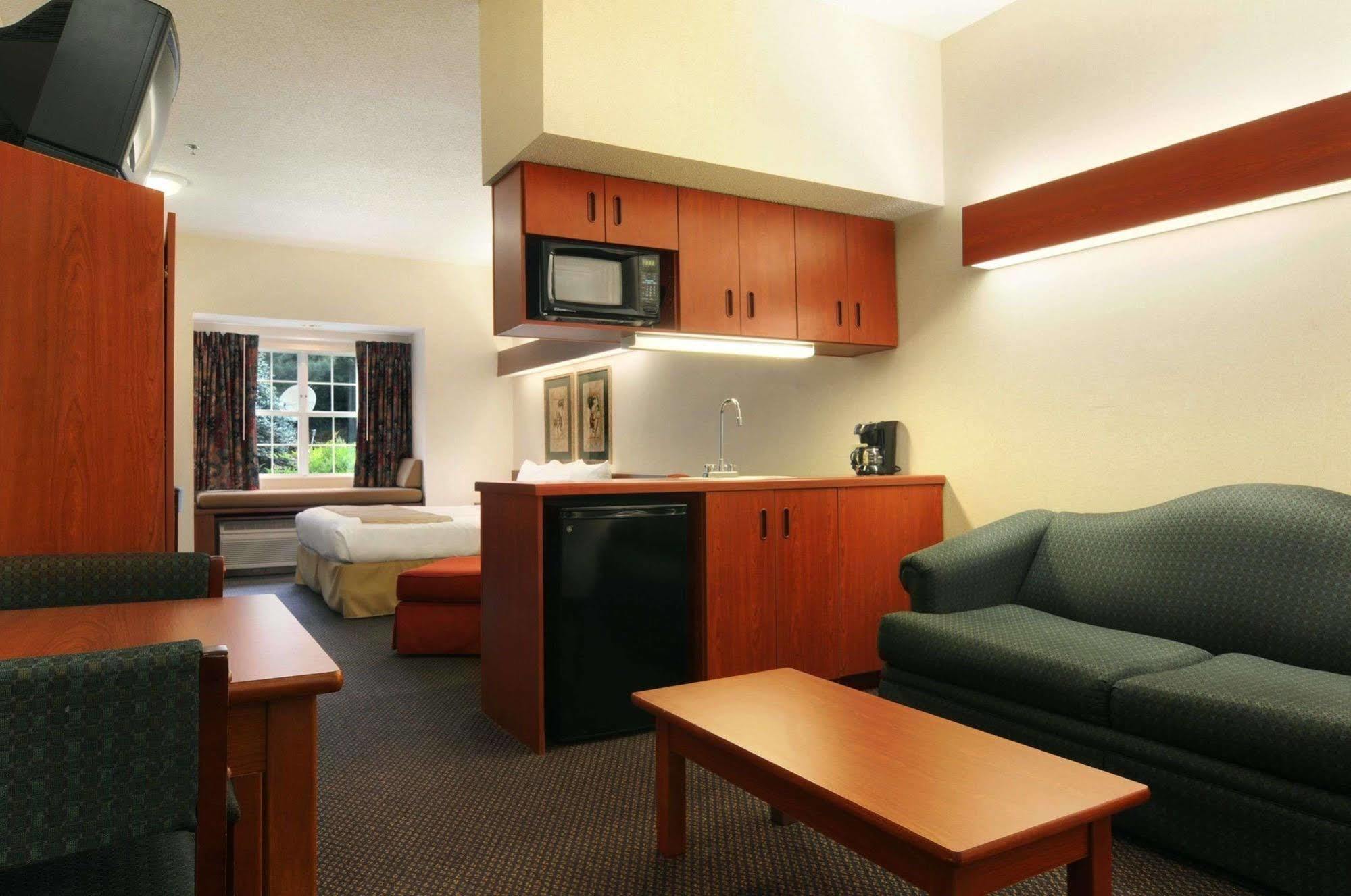 Microtel Inn & Suites By Wyndham Perimeter Center Sandy Springs Room photo